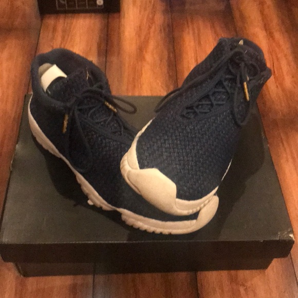 Shoes - Picture 1 of 3